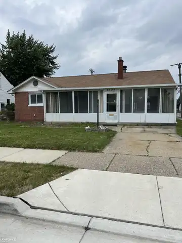 19351 Eastland, Roseville, MI 48066