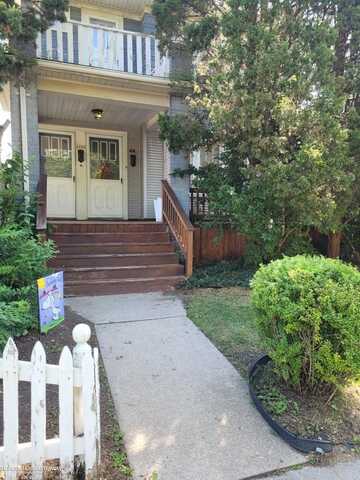 1302 Beaconsfield, Grosse Pointe Park, MI 48230