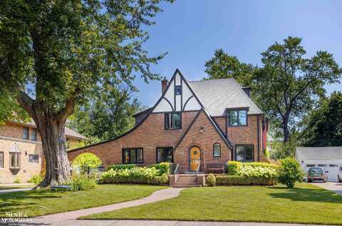 624 Lakepointe, Grosse Pointe, MI 48230