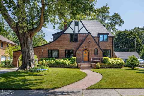 624 Lakepointe, Grosse Pointe, MI 48230