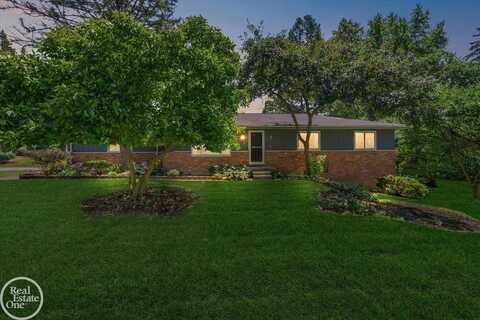 3910 Lake Oakland Shores, Waterford, MI 48329
