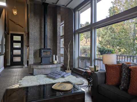 893 Highland View Loop, Redmond, OR 97756