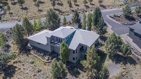 893 Highland View Loop, Redmond, OR 97756