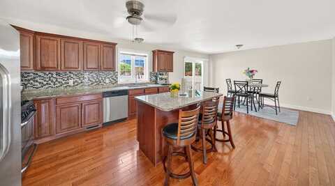 682 Laurel St, Fall River, MA 02721