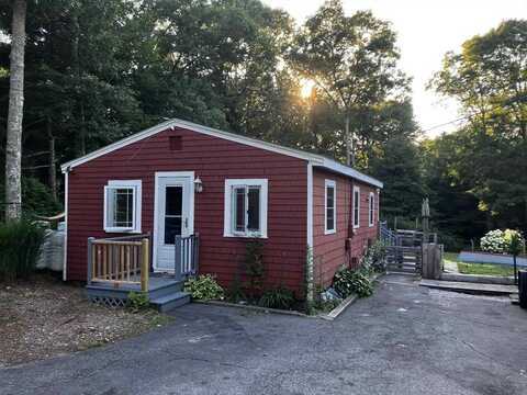 637 Wareham Rd, Plymouth, MA 02360