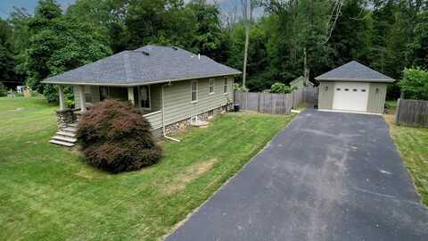 15 Slab Bridge Rd, Freetown, MA 02702