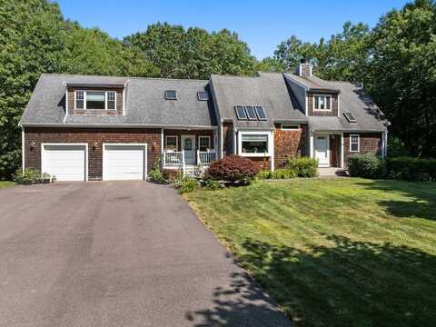 89 Songbird Dr, Dartmouth, MA 02747