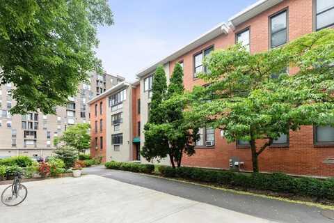 8 Juniper St, Brookline, MA 02445