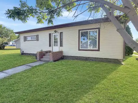 501 3rd St, Underwood, ND 58576