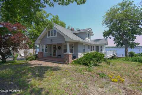 301 Compass Avenue, Beachwood, NJ 08722