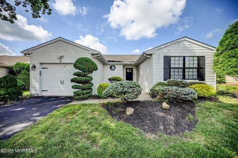 41 Lakeview Drive, Marlboro, NJ 07746