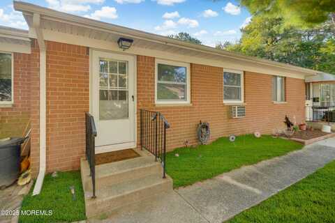 10 D Hamilton Lane, Whiting, NJ 08759