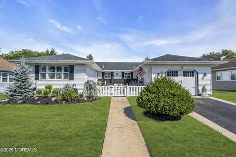 46 Encinitas Drive, Toms River, NJ 08757