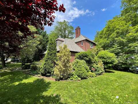 8177 Utopia Pkwy, Jamaica, NY 11432
