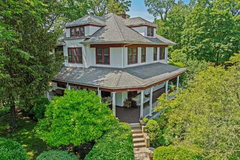 86 Lafayette Avenue, Sea Cliff, NY 11579