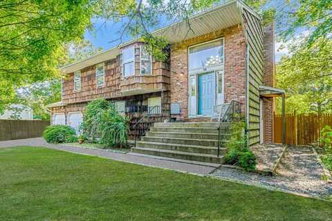 10 Eason Drive, Ridge, NY 11961