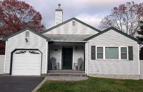 11 WINNECOMAC Circle, Kings Park, NY 11754