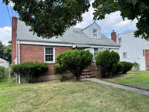 1033 Tulsa Street, Uniondale, NY 11553