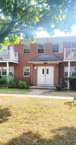 9c Hemlock Drive, Bay Shore, NY 11706