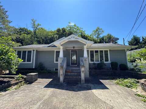 10890 Old Sound Avenue, Mattituck, NY 11952