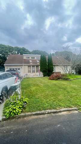 4 Golden Gate Lane, Shirley, NY 11967