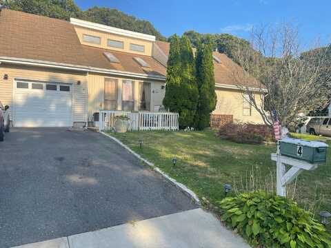 4 Golden Gate Lane, Shirley, NY 11967