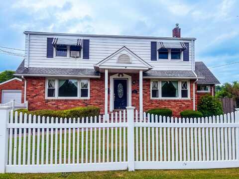 31 Maple Avenue, Kings Park, NY 11754