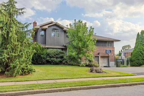 31 Morris Drive, Syosset, NY 11791
