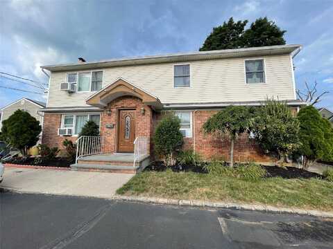 133 Railroad Avenue, Syosset, NY 11791