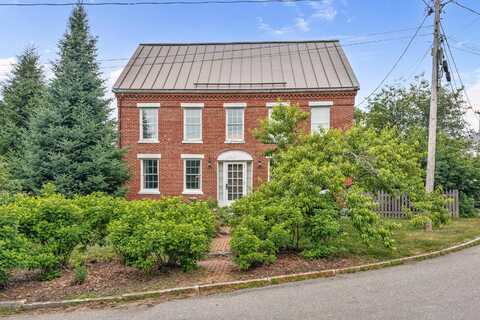 28 Pleasant Street, Waldoboro, ME 04572