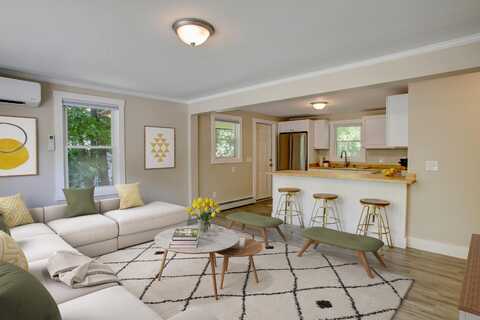 42 Brunswick Avenue, Gardiner, ME 04345