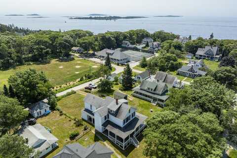 9 Grove Street, Boothbay, ME 04544