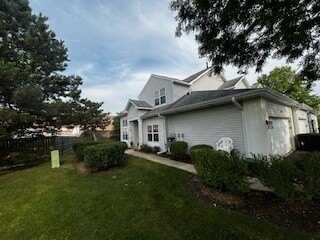 112 S Barton Trail, Batavia, IL 60510
