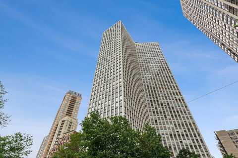2626 N Lakeview Avenue, Chicago, IL 60614