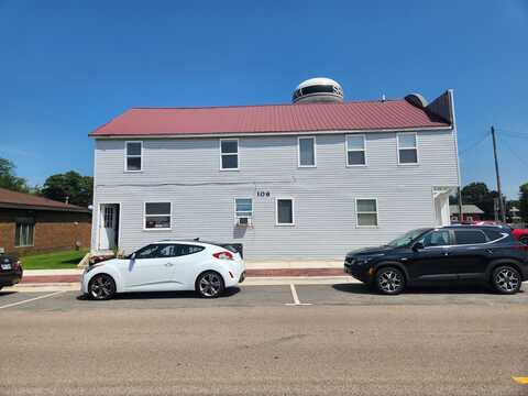 106 W Comanche Avenue, Shabbona, IL 60550