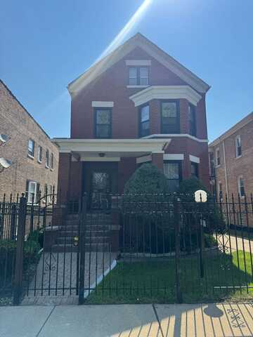 8345 S Manistee Avenue, Chicago, IL 60617