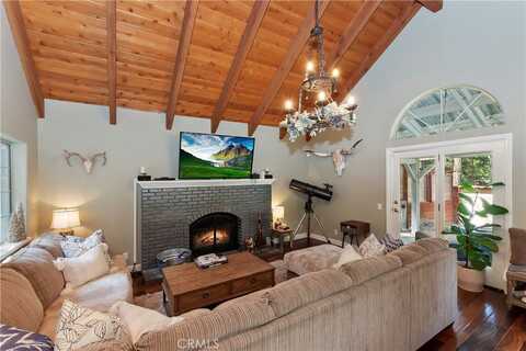 26746 Oakmont Drive, Lake Arrowhead, CA 92352