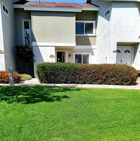 18 Goldenbush, Irvine, CA 92604