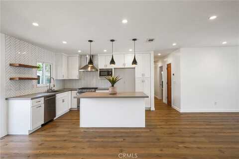 6615 Farralone Avenue, Woodland Hills, CA 91303