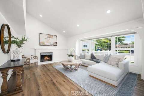 3221 Copa De Oro Drive, Los Alamitos, CA 90720