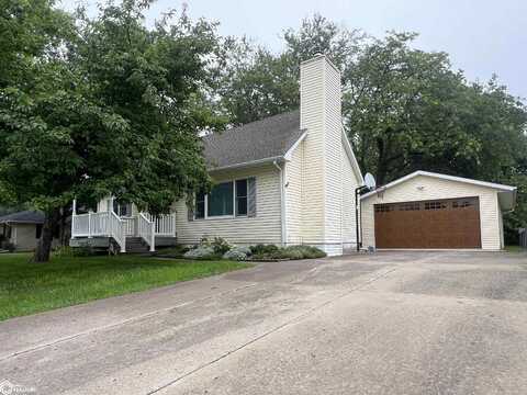 403 E Pierce Avenue, Fairfield, IA 52556