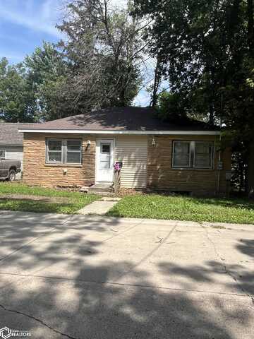 204 Wesley Drive, Clear Lake, IA 50428