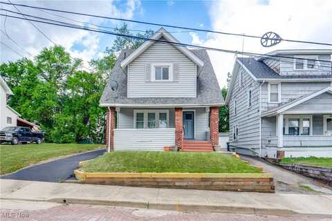98 Shaker Drive, Akron, OH 44305