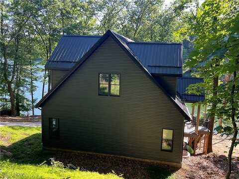 3190 E Buckhorn Dr, Millersburg, OH 44654