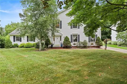 8253 Kirtland Chardon Road, Kirtland, OH 44094