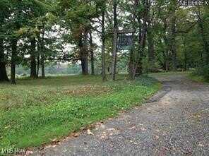 VL Hermitage Road, Chardon, OH 44077