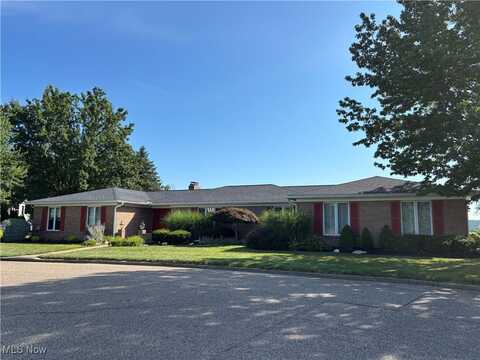 403 Hillcrest Drive NE, New Philadelphia, OH 44663