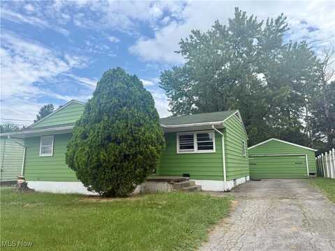 137 greeley Lane, Youngstown, OH 44505