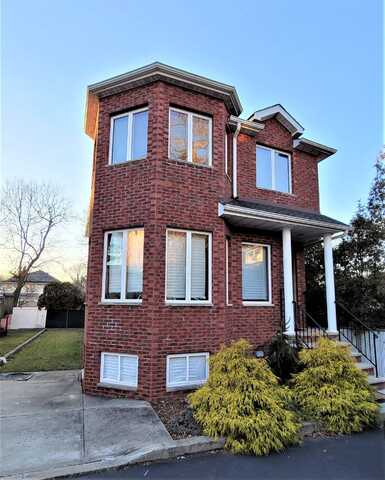 70 Bayview Ave, Staten Island, NY 10309