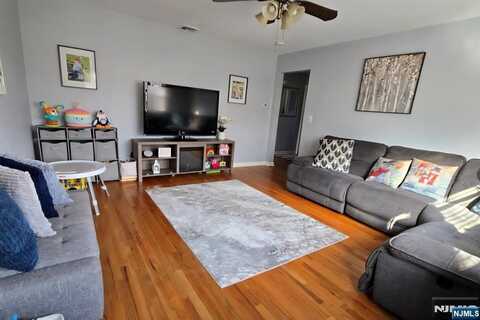 18 English Avenue 2, Elmwood Park, NJ 07407